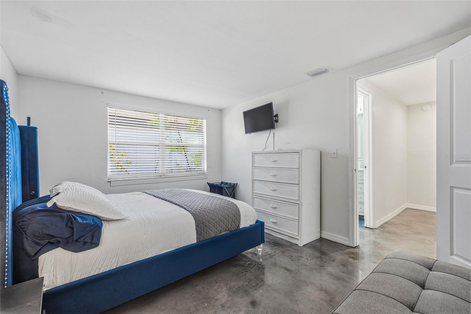 Image 21 of 28 For 6410 Westport Drive