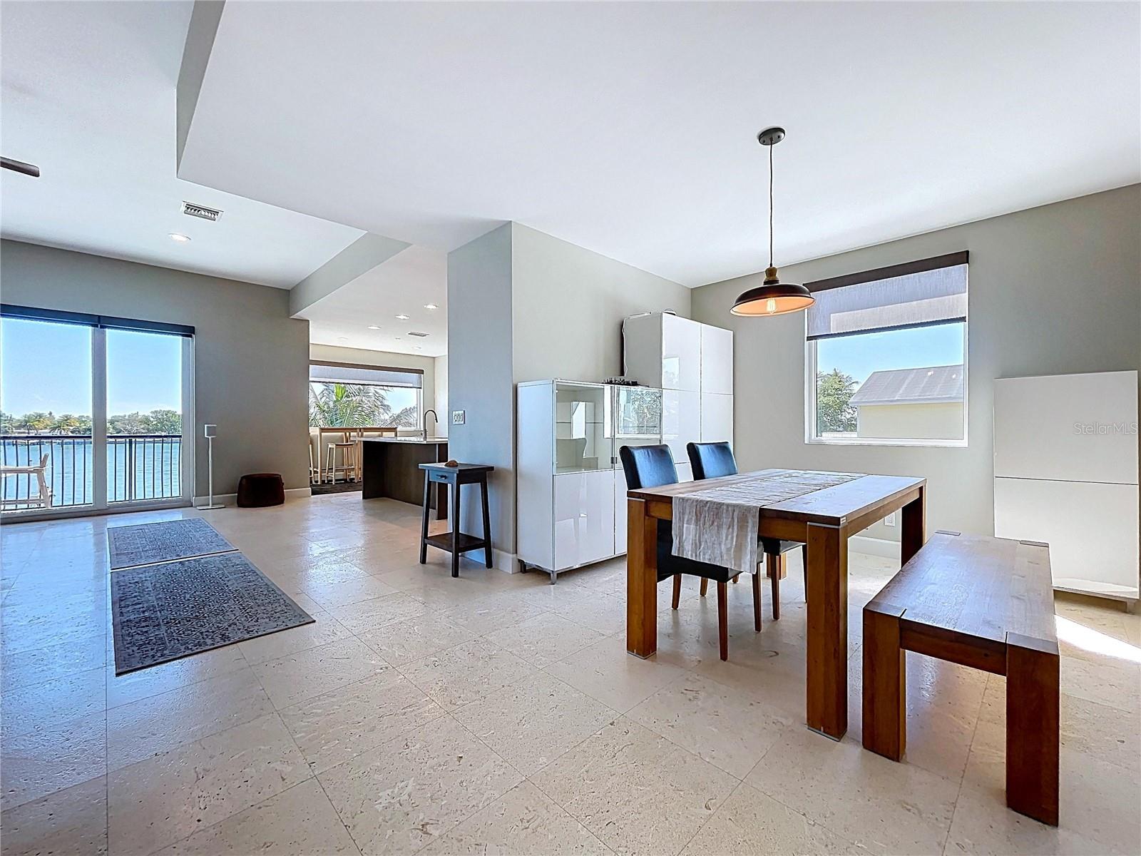 Image 13 of 70 For 306 Bay Plz  