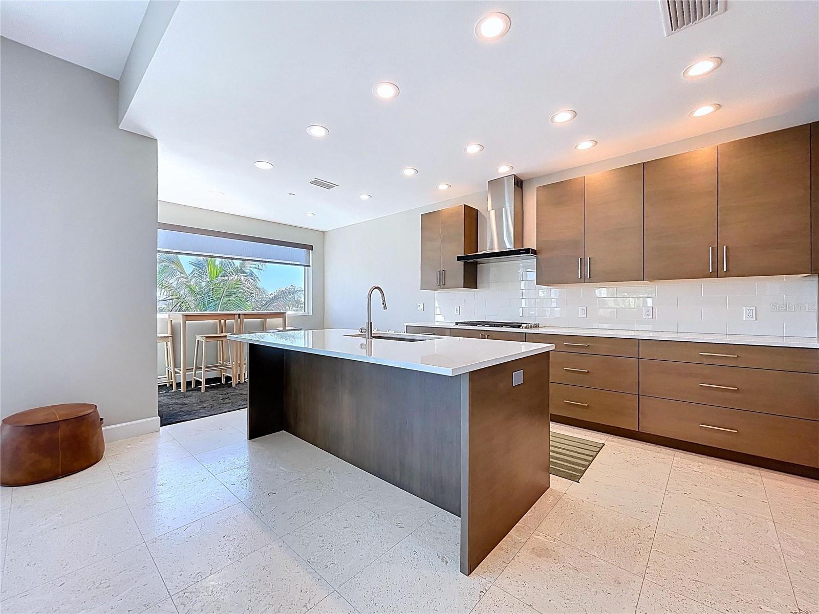 Image 14 of 70 For 306 Bay Plz  