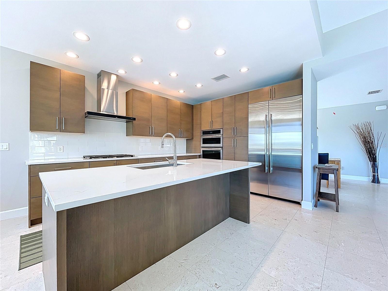 Image 16 of 70 For 306 Bay Plz  