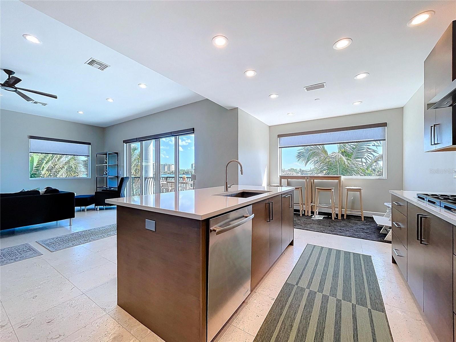 Image 17 of 70 For 306 Bay Plz  