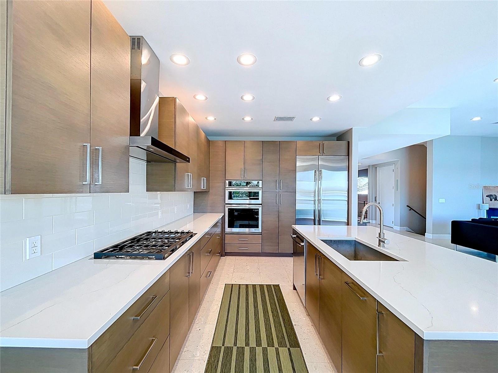 Image 18 of 70 For 306 Bay Plz  