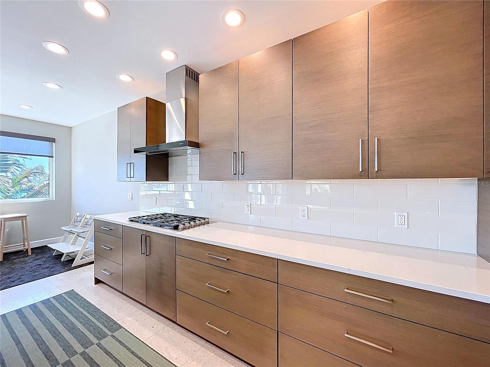 Image 21 of 70 For 306 Bay Plz  