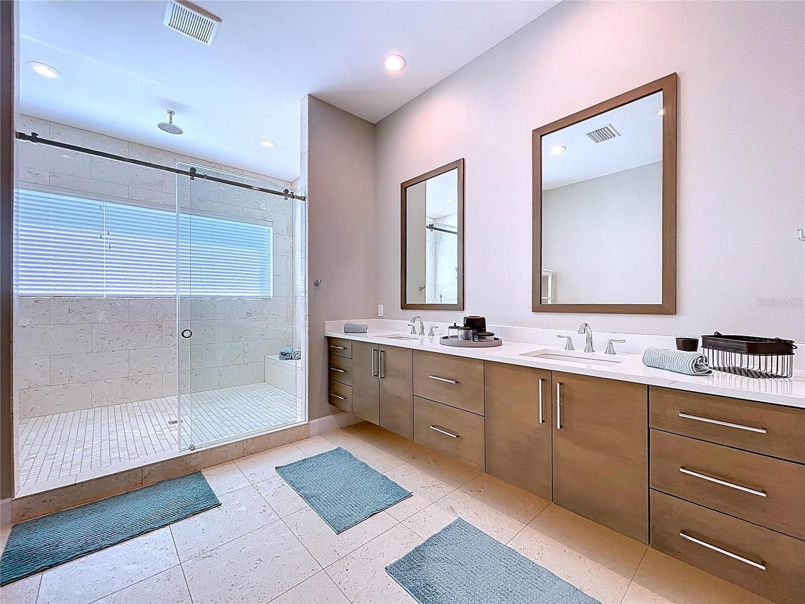 Image 29 of 70 For 306 Bay Plz  