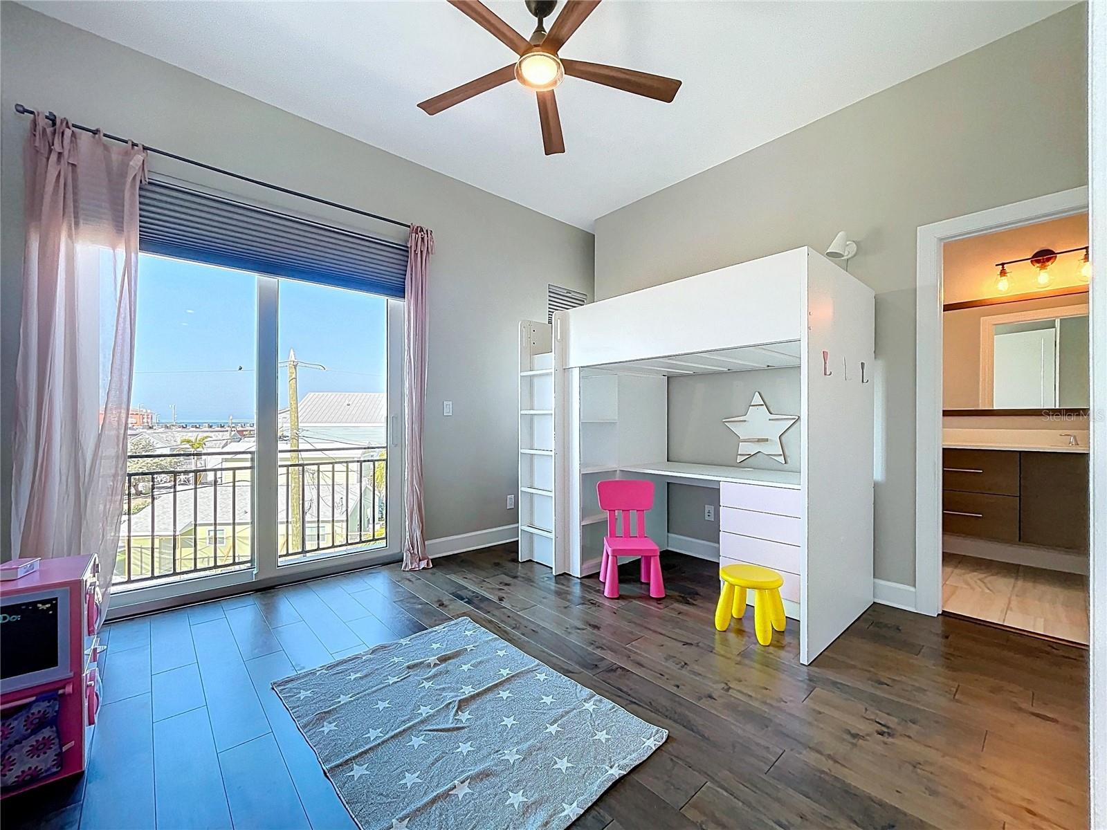 Image 36 of 70 For 306 Bay Plz  