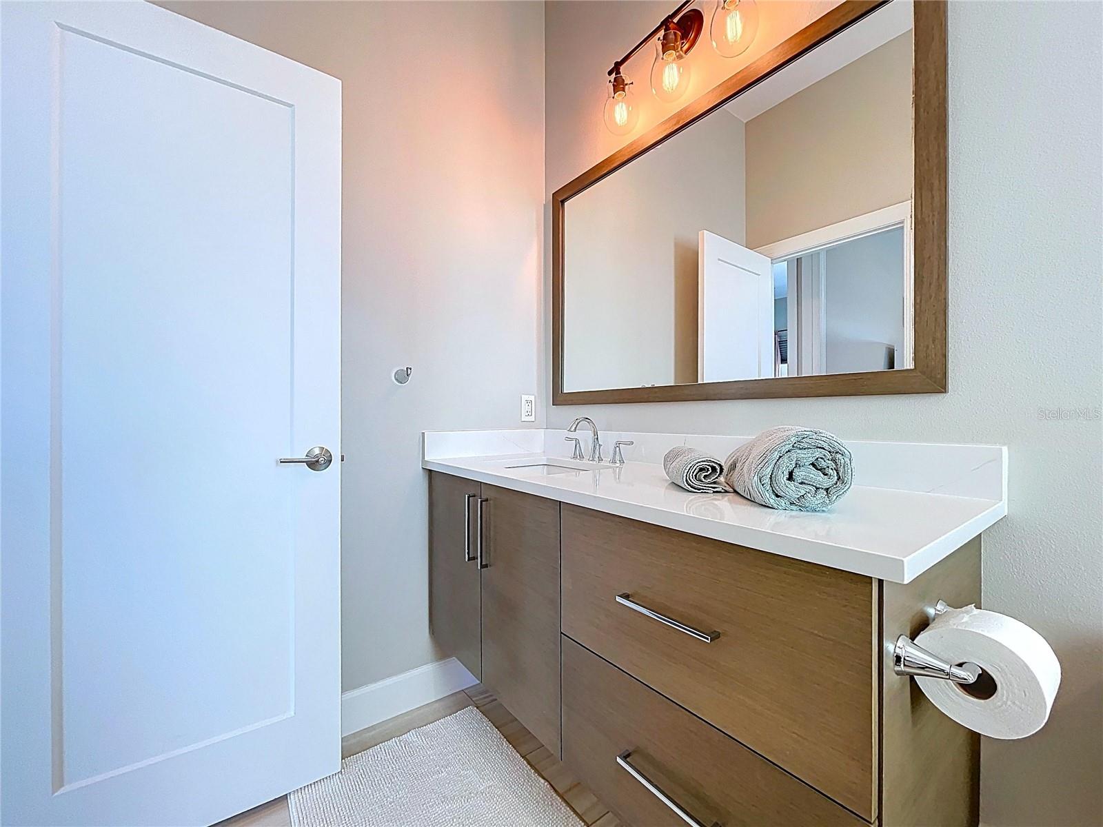 Image 43 of 70 For 306 Bay Plz  