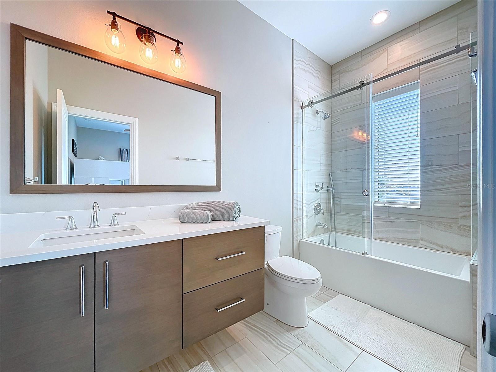 Image 44 of 70 For 306 Bay Plz  