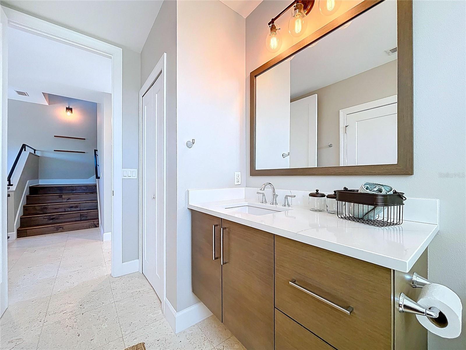 Image 48 of 70 For 306 Bay Plz  