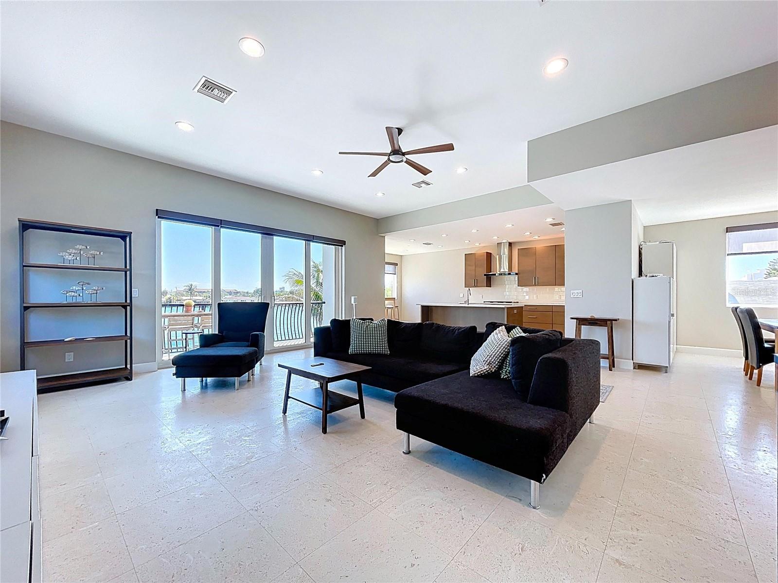 Image 6 of 70 For 306 Bay Plz  