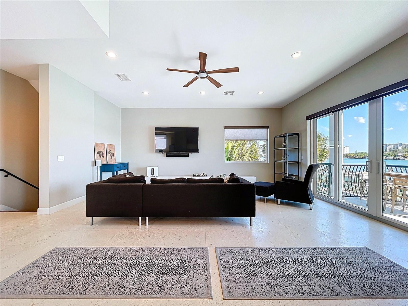 Image 7 of 70 For 306 Bay Plz  