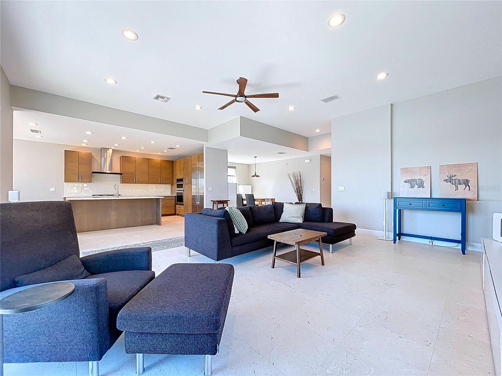 Image 8 of 70 For 306 Bay Plz  