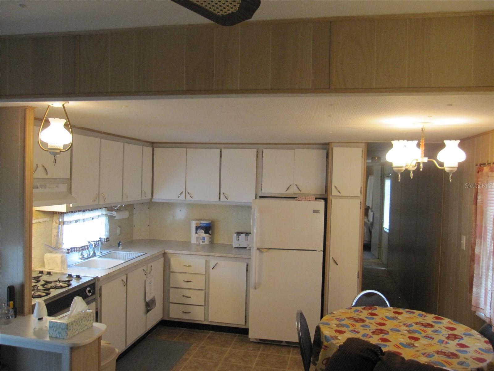Image 4 of 34 For 39015 Hillcrest Drive