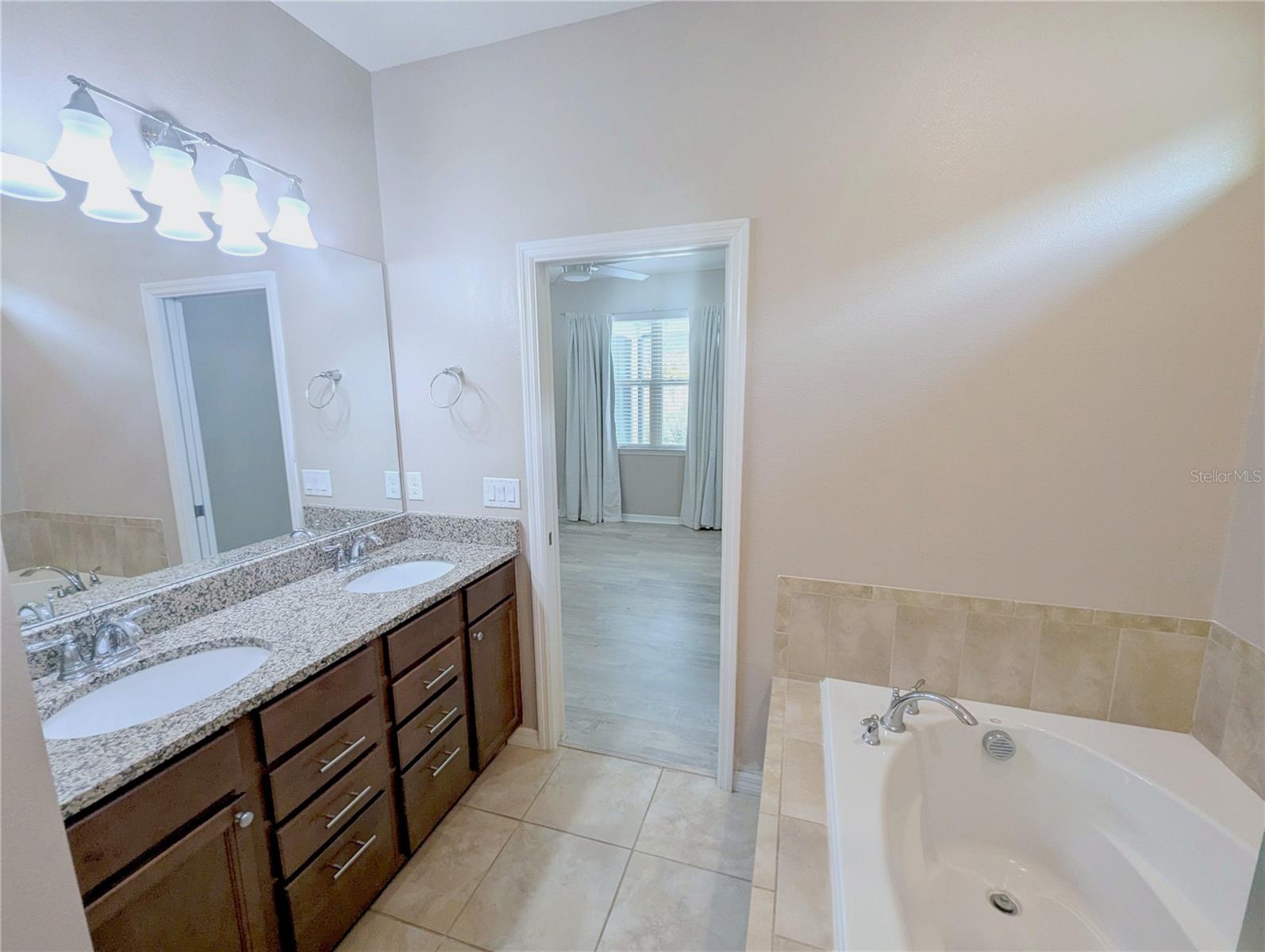 Image 17 of 36 For 18810 Birchwood Groves Drive