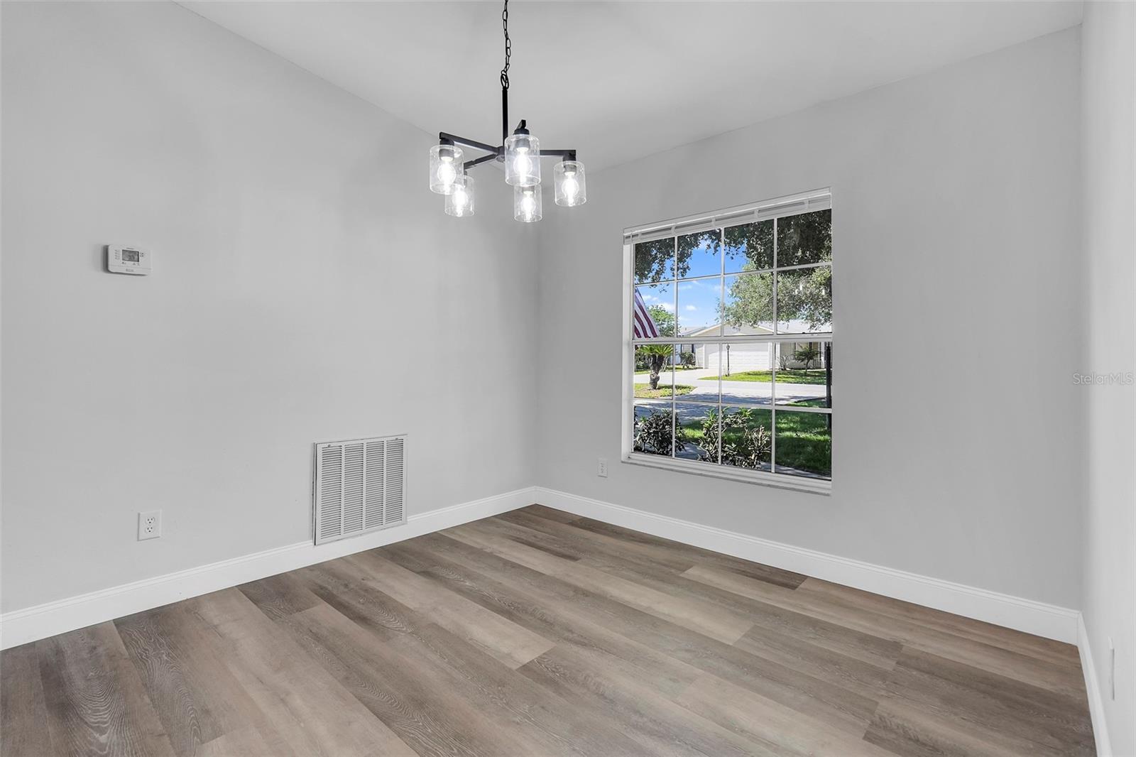 Image 8 of 39 For 25212 Clifford Hill