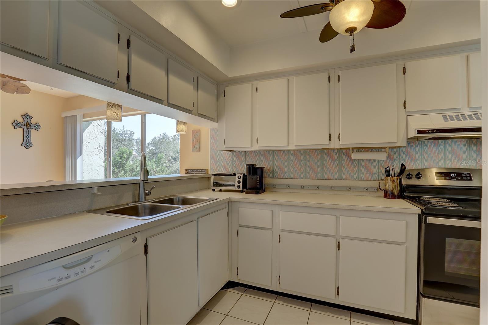 Image 15 of 40 For 428 Windrush Bay Drive 428
