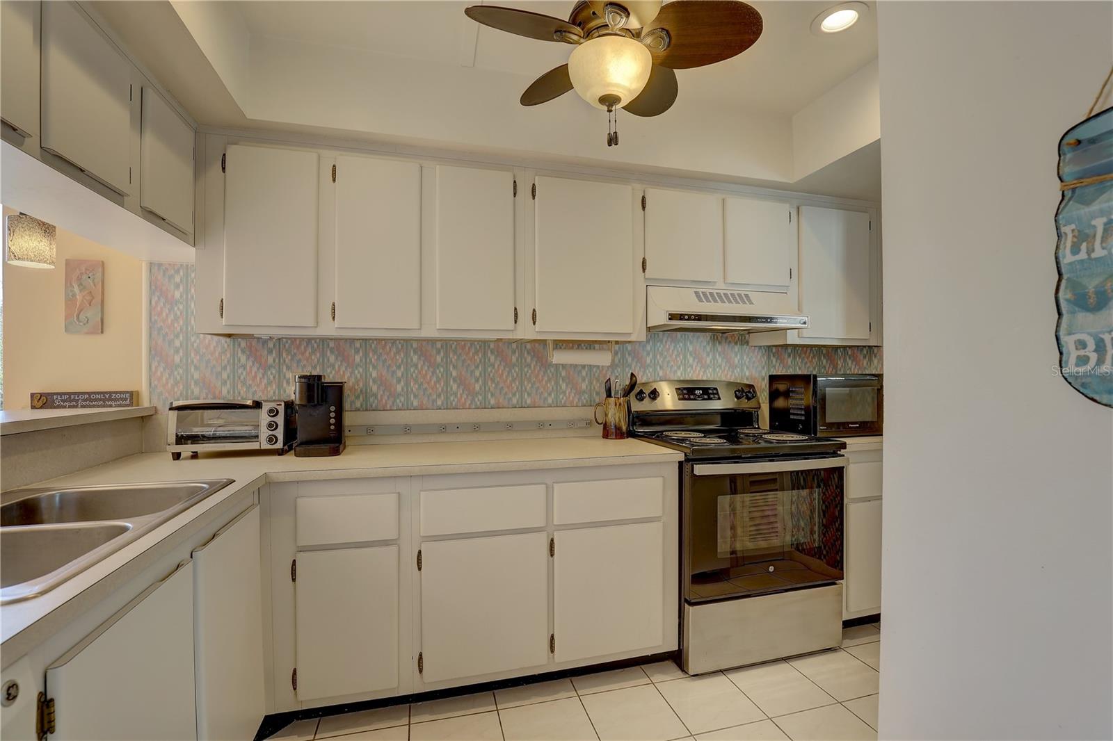 Image 17 of 40 For 428 Windrush Bay Drive 428