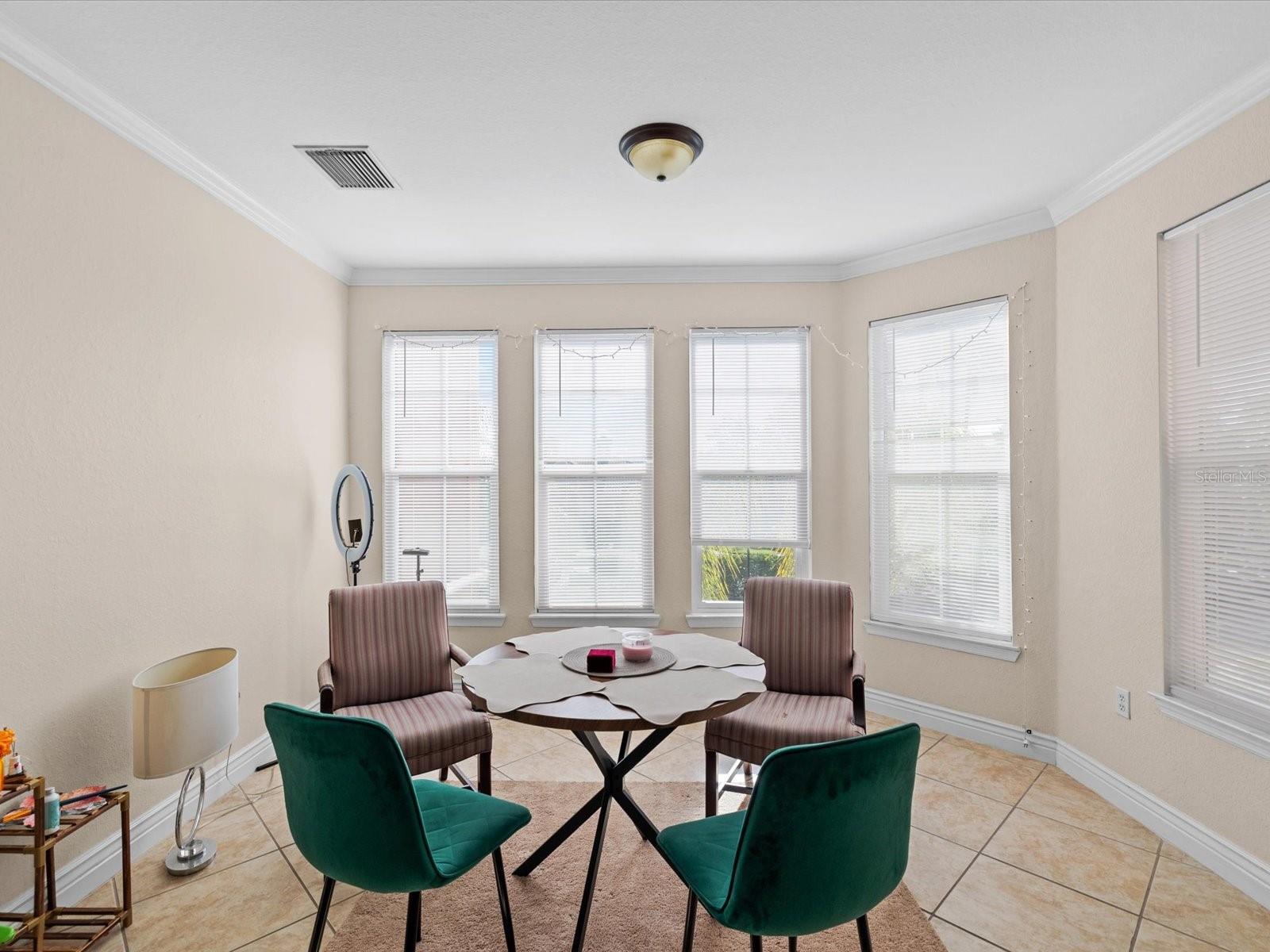 Listing photo id 10 for 2705 Via Murano  123