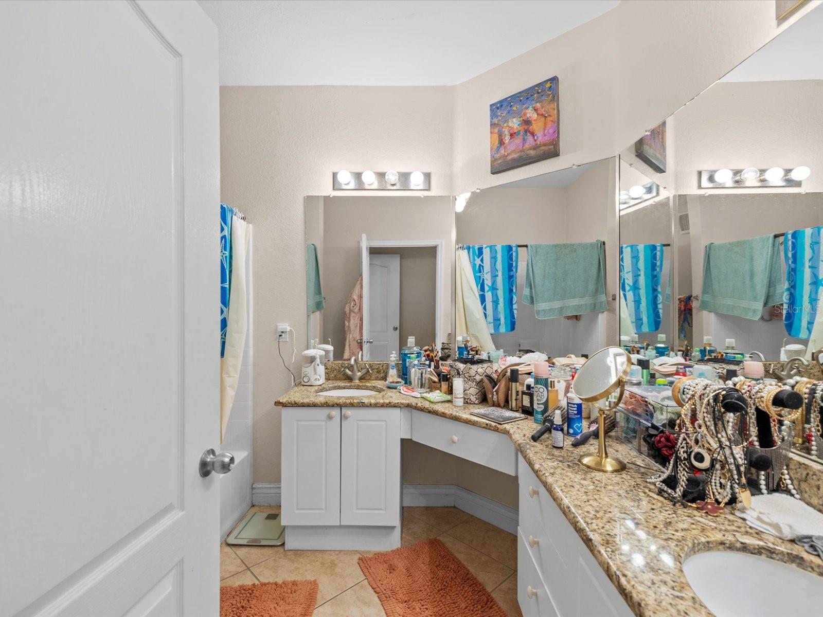 Listing photo id 12 for 2705 Via Murano  123