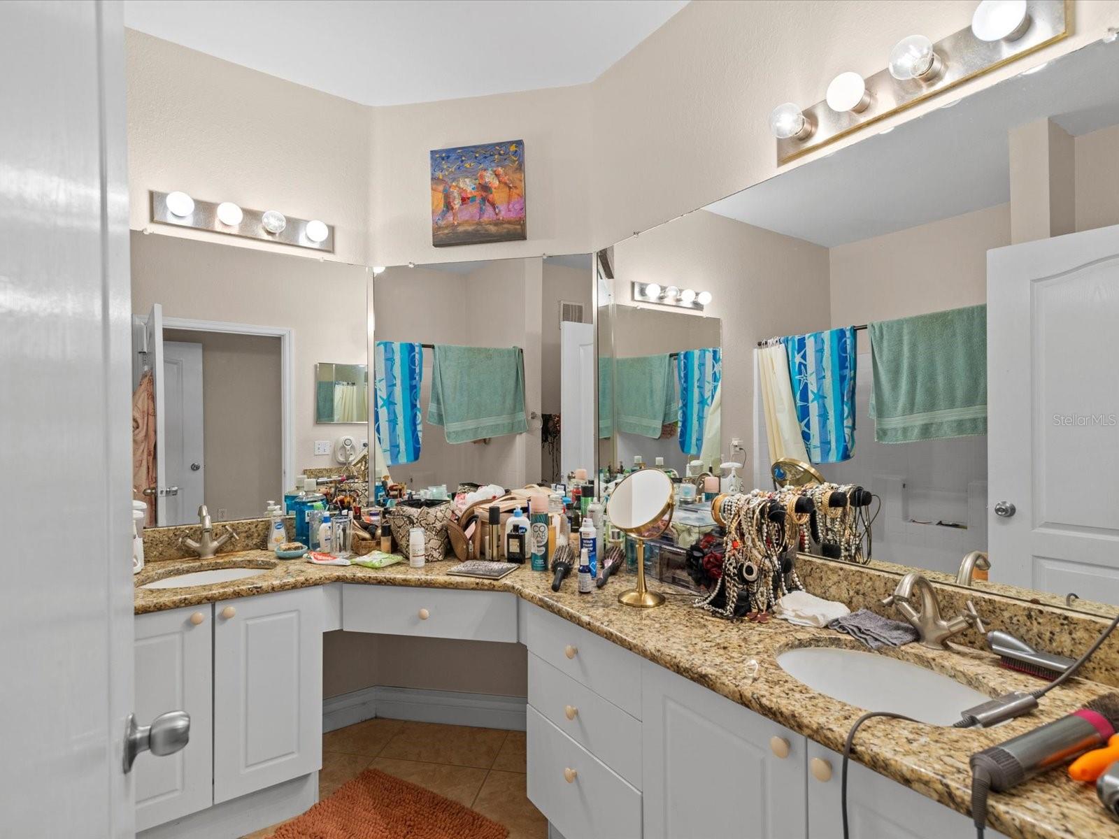 Listing photo id 13 for 2705 Via Murano  123