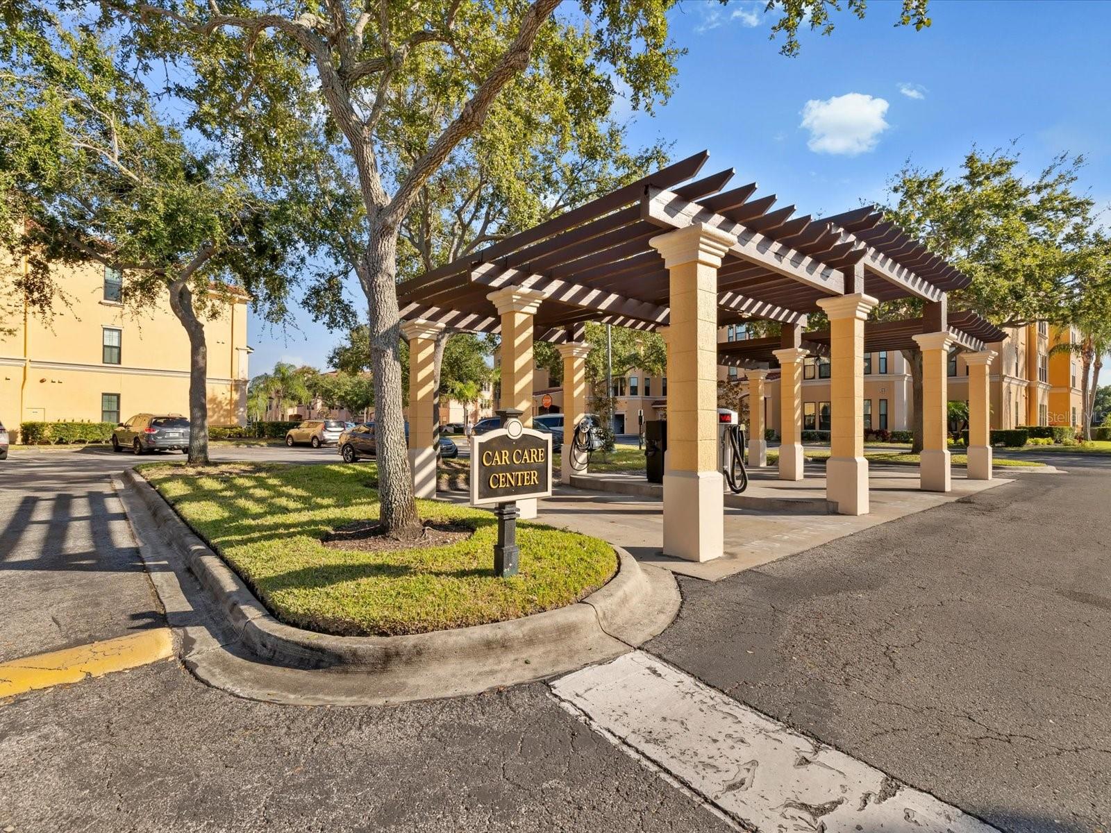 Listing photo id 36 for 2705 Via Murano  123