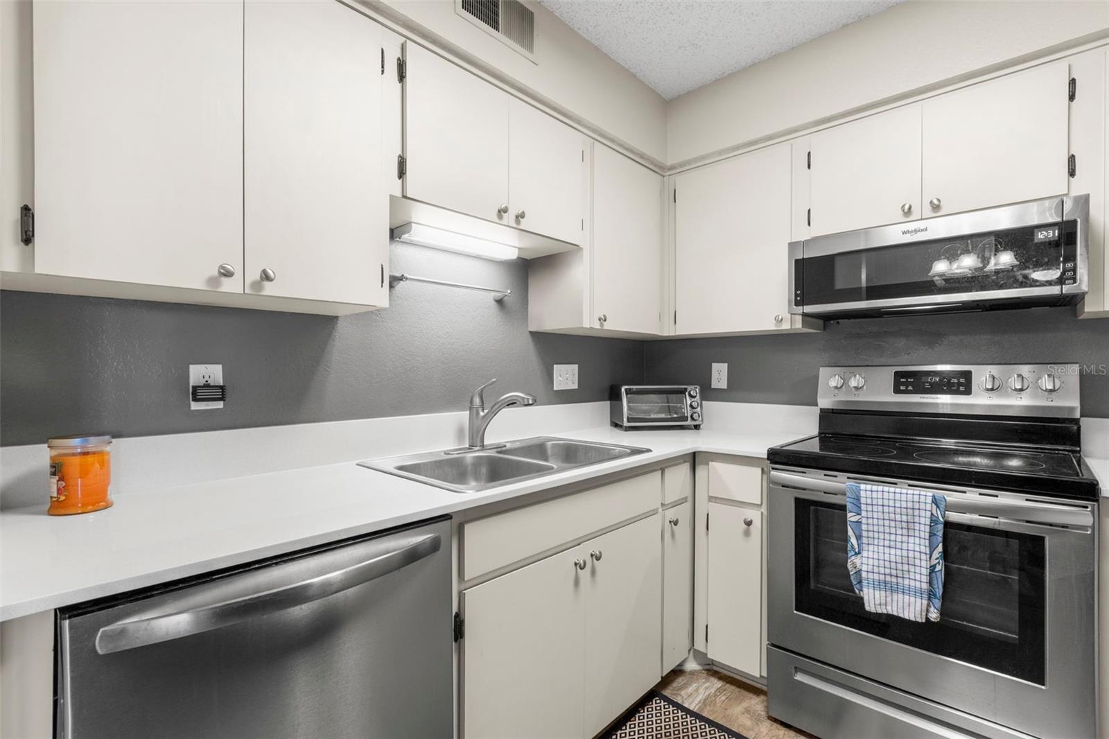 Image 21 of 43 For 2690 Coral Landings Boulevard 112