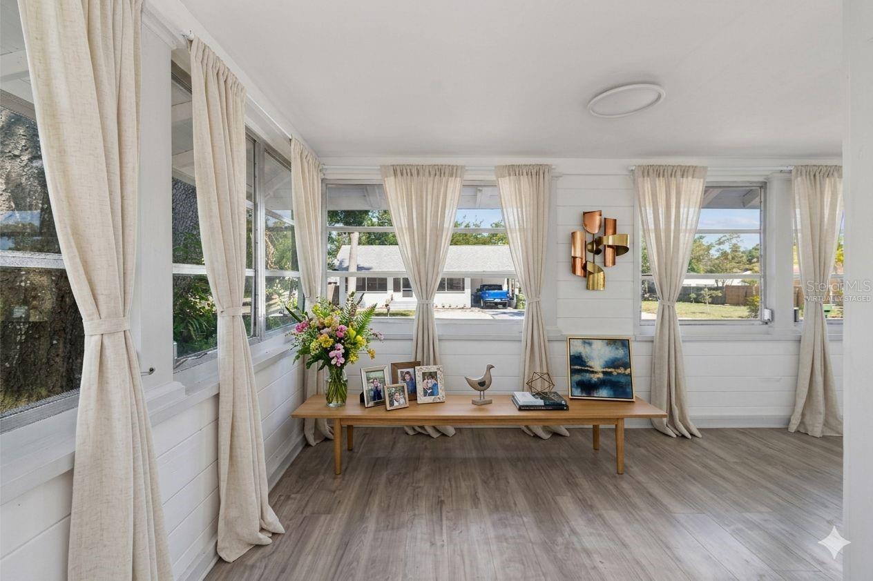 Image 29 of 37 For 1002 23rd Street W