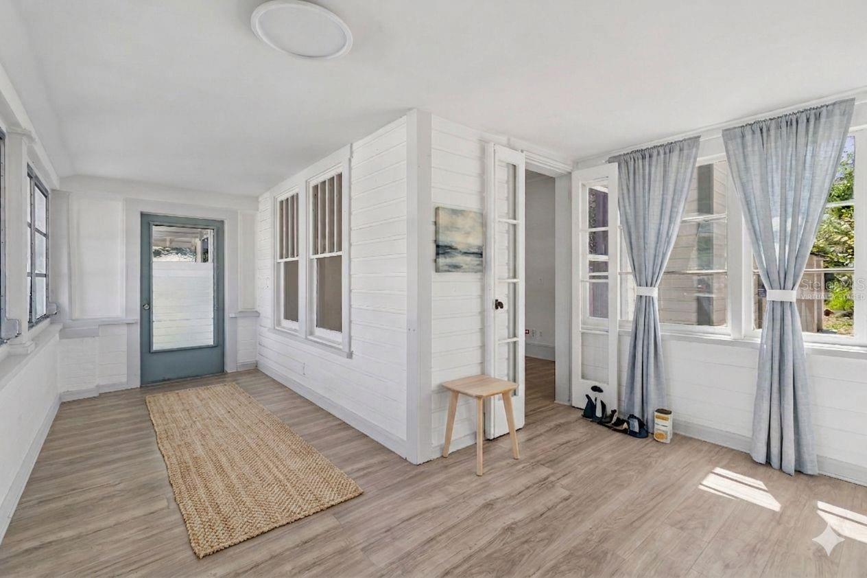 Image 30 of 37 For 1002 23rd Street W