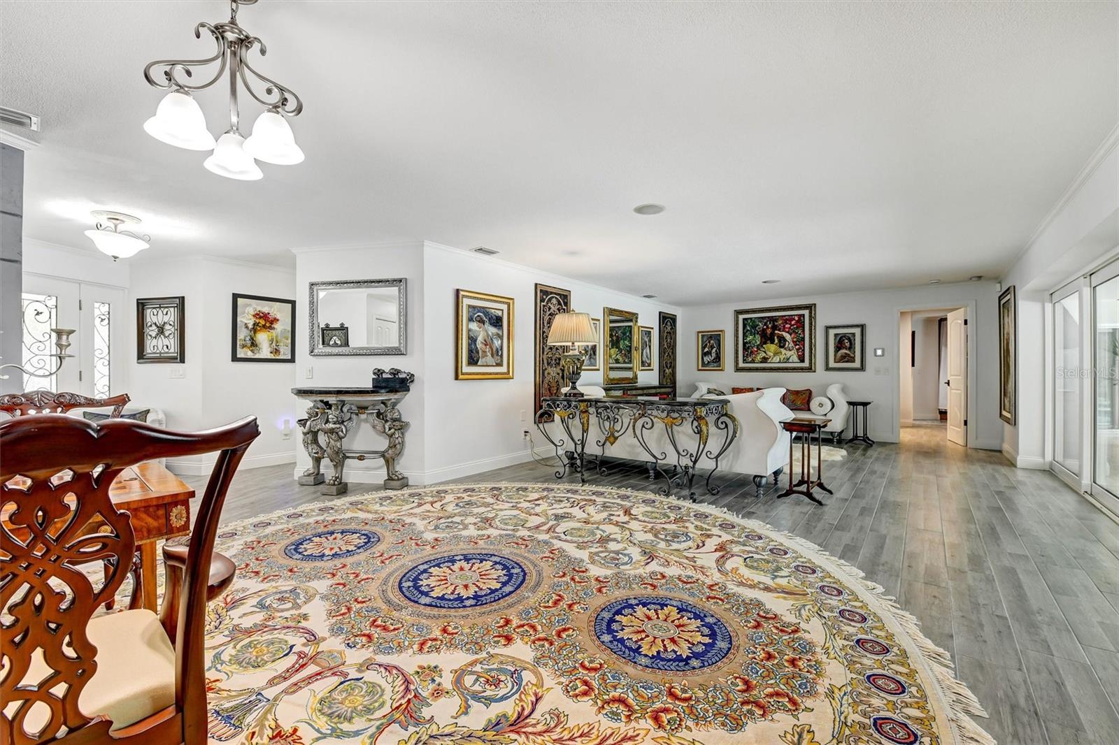 Listing photo id 11 for 1875 Belleair Road