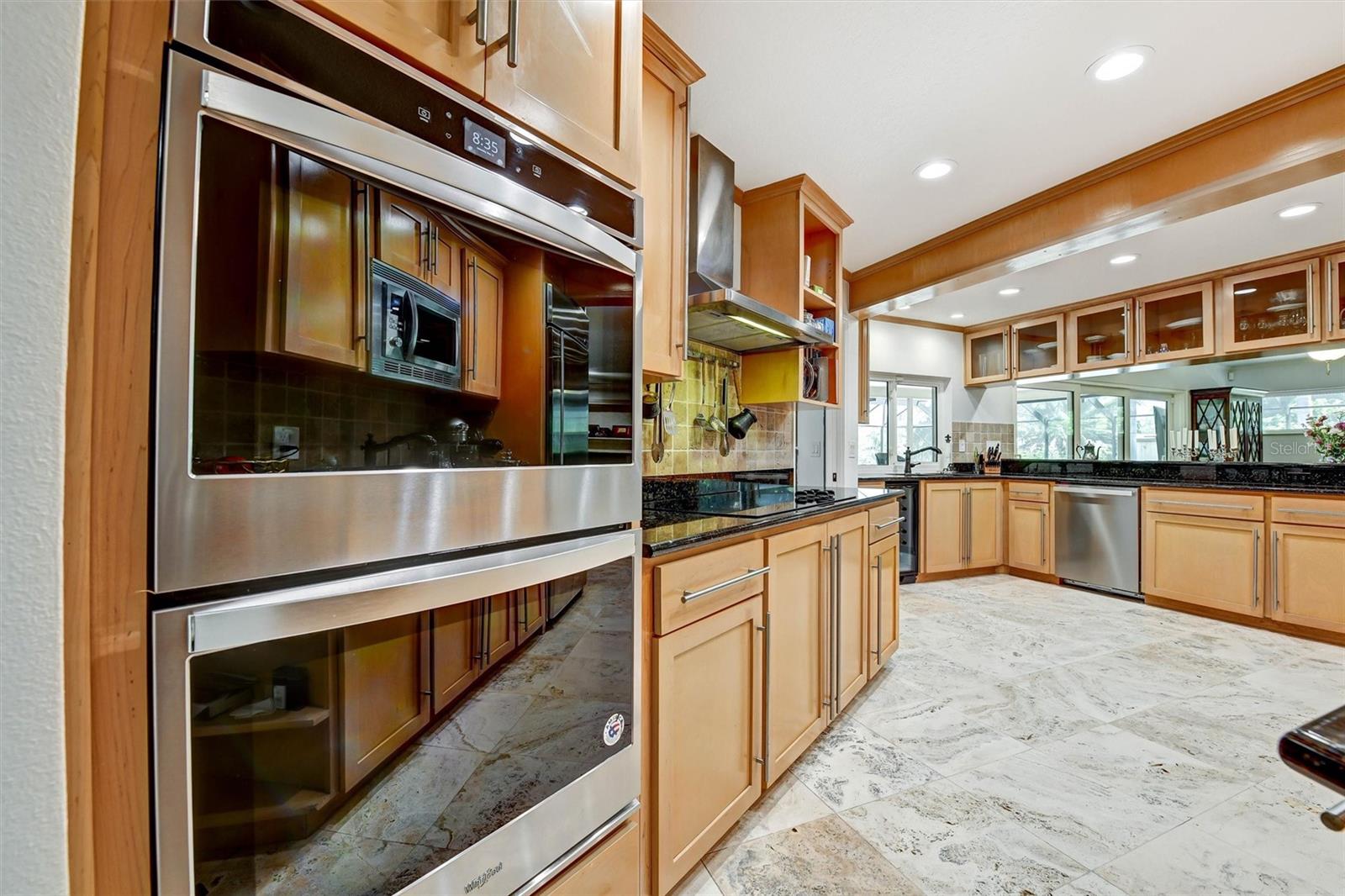 Listing photo id 13 for 1875 Belleair Road