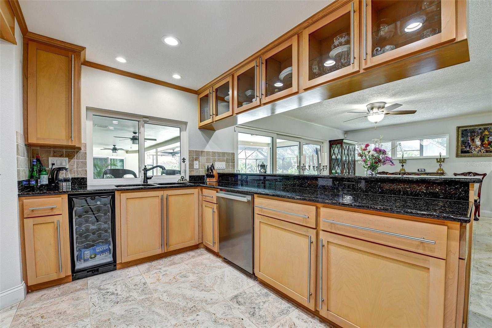 Listing photo id 14 for 1875 Belleair Road