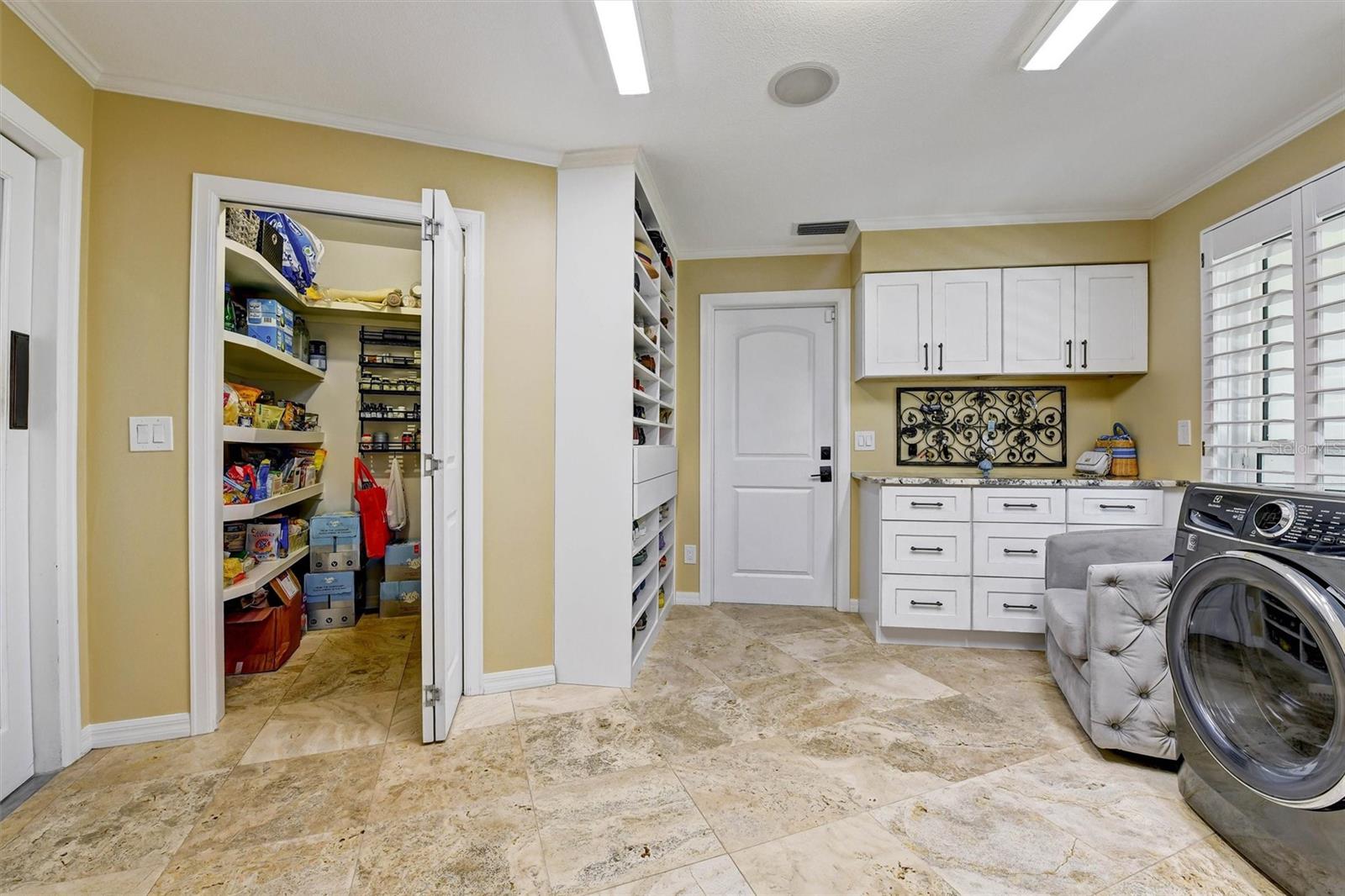 Listing photo id 20 for 1875 Belleair Road