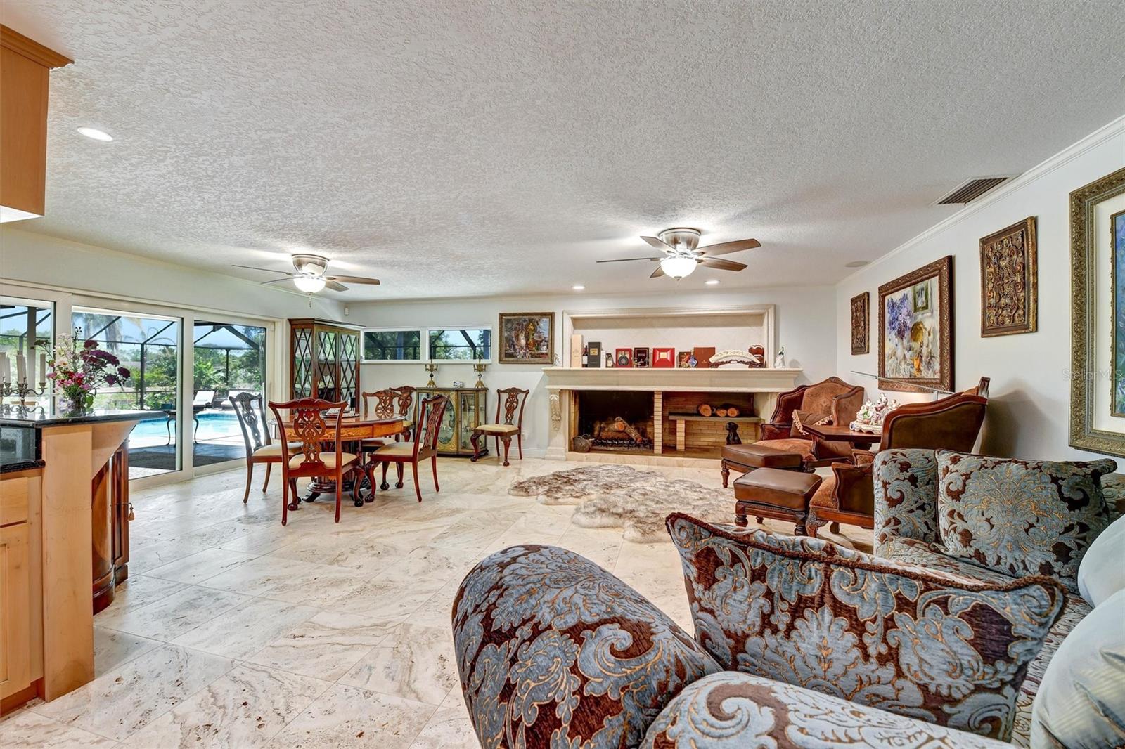 Listing photo id 21 for 1875 Belleair Road