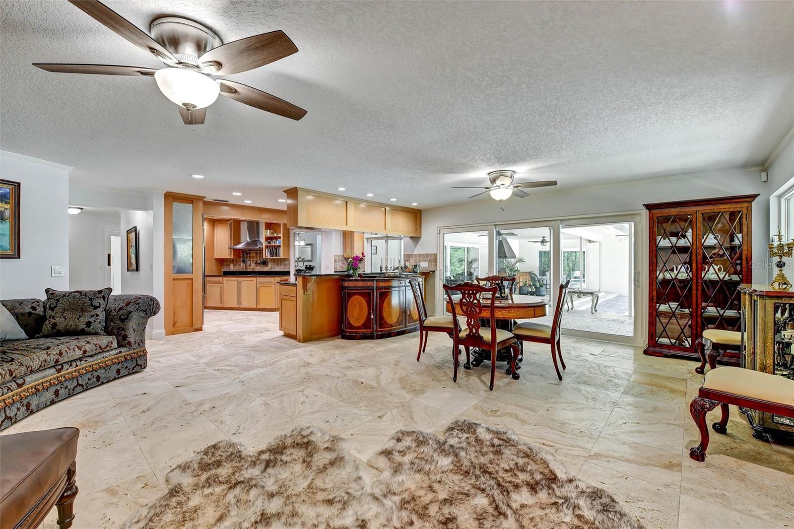 Listing photo id 27 for 1875 Belleair Road