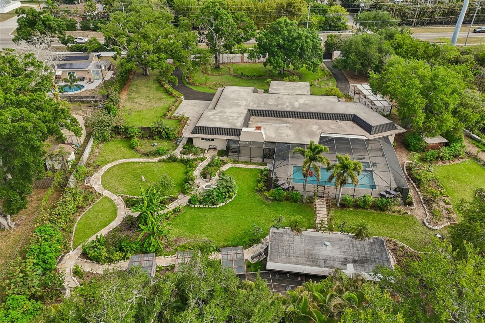 Listing photo id 1 for 1875 Belleair Road