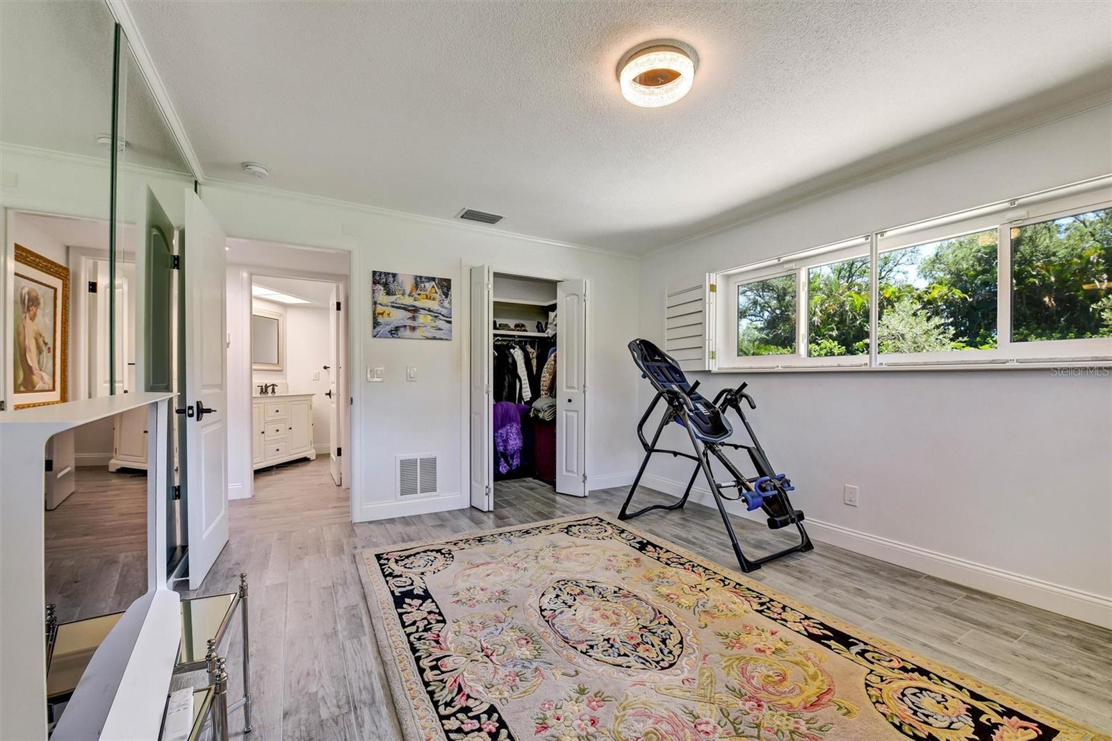 Listing photo id 43 for 1875 Belleair Road