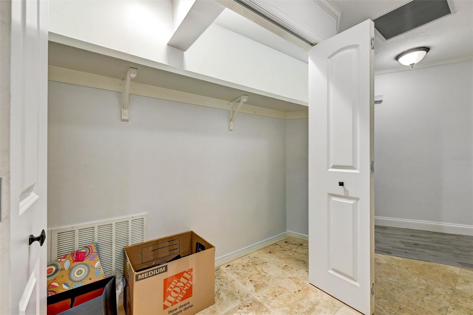 Listing photo id 44 for 1875 Belleair Road