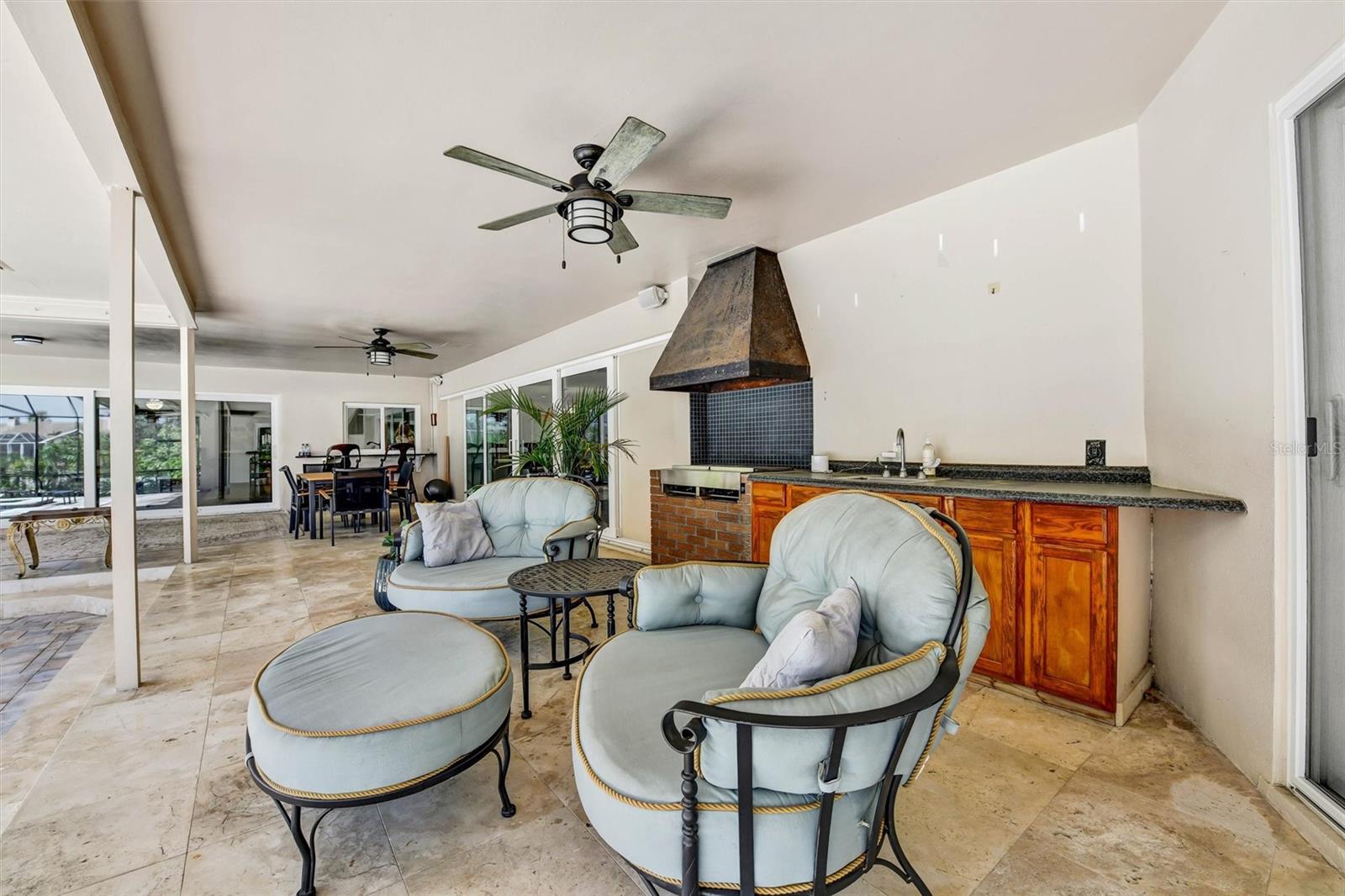 Listing photo id 46 for 1875 Belleair Road