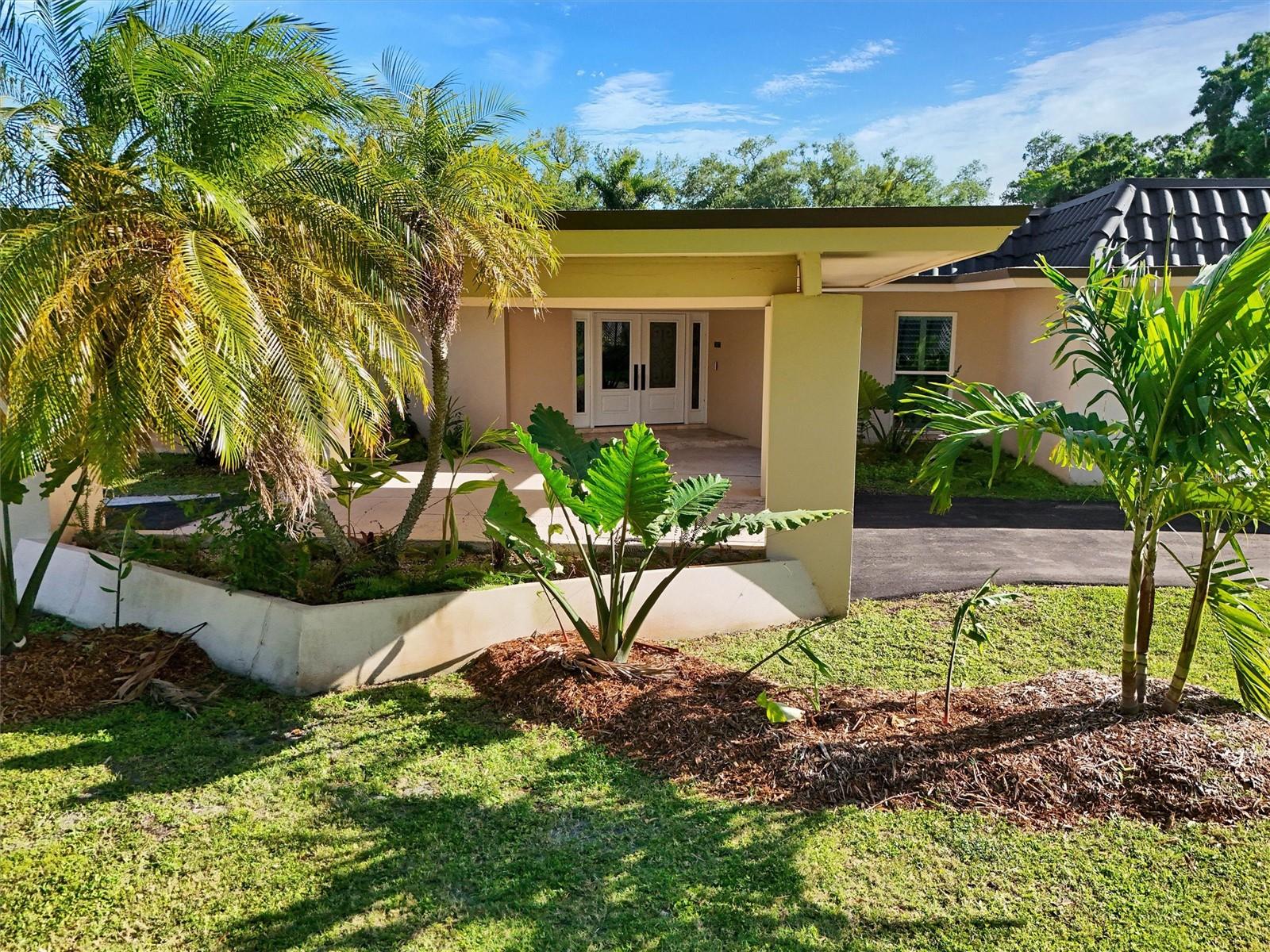 Listing photo id 3 for 1875 Belleair Road