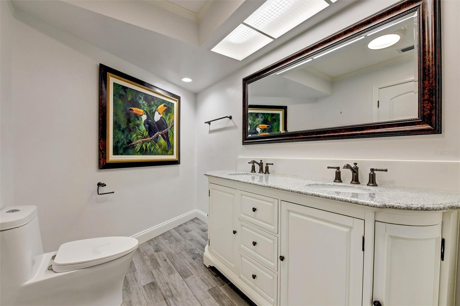 Listing photo id 51 for 1875 Belleair Road