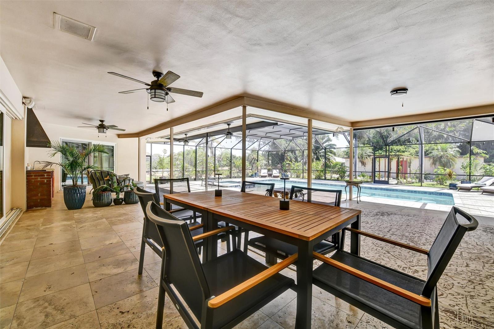 Listing photo id 61 for 1875 Belleair Road