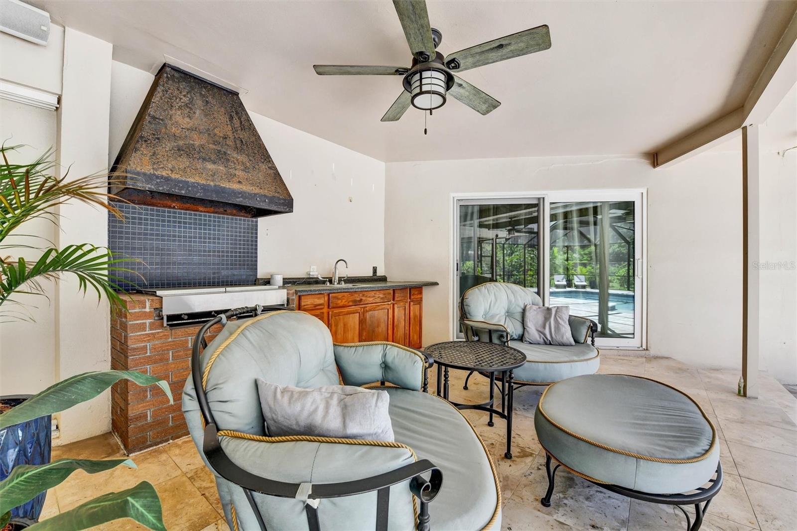 Listing photo id 62 for 1875 Belleair Road