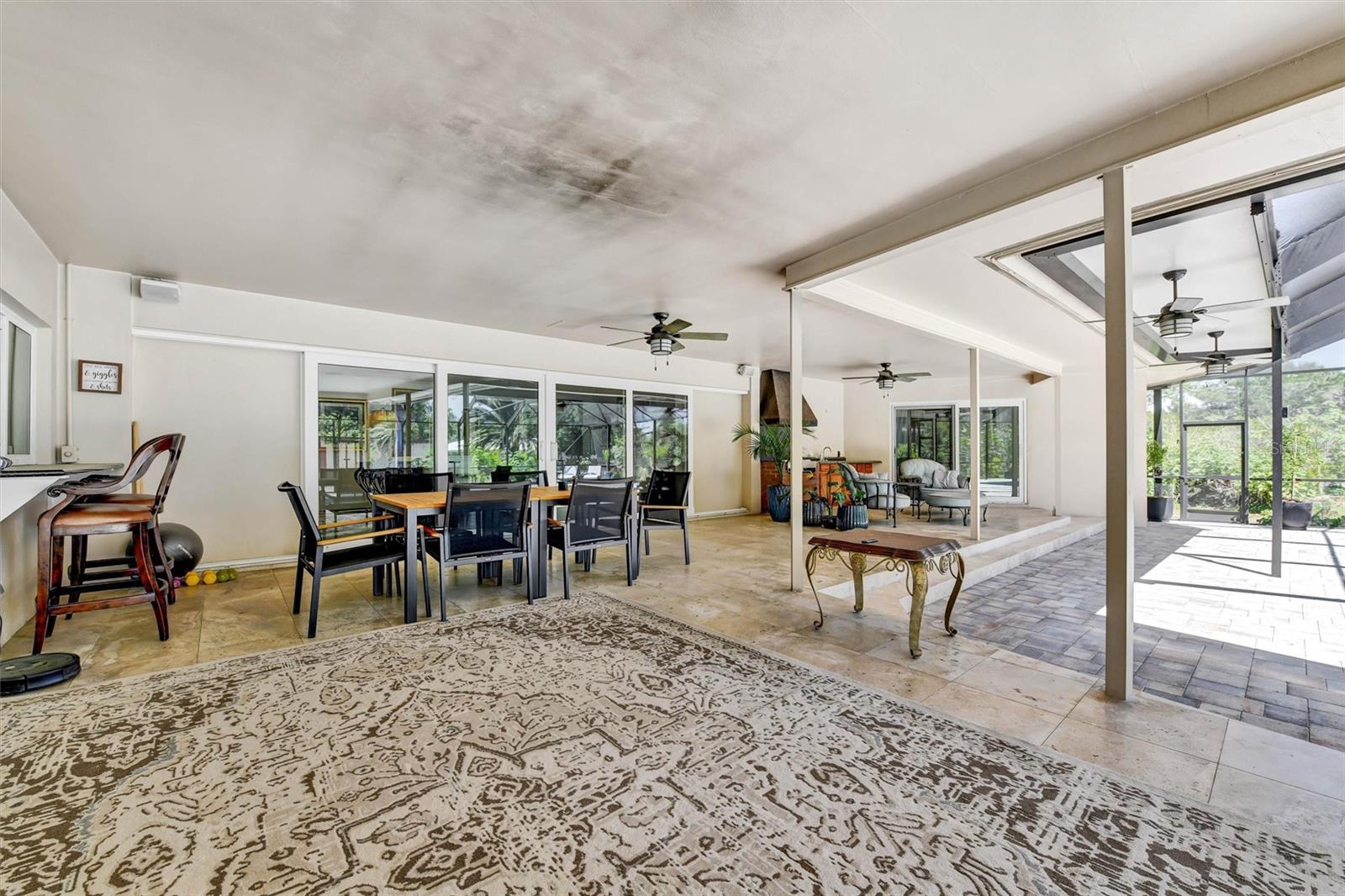 Listing photo id 63 for 1875 Belleair Road