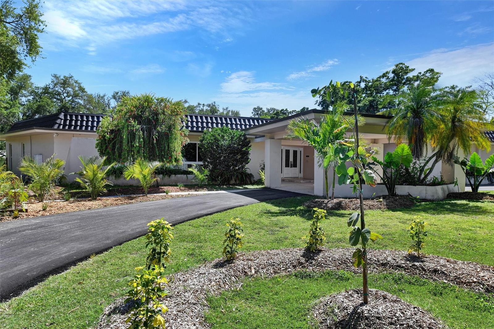 Listing photo id 67 for 1875 Belleair Road