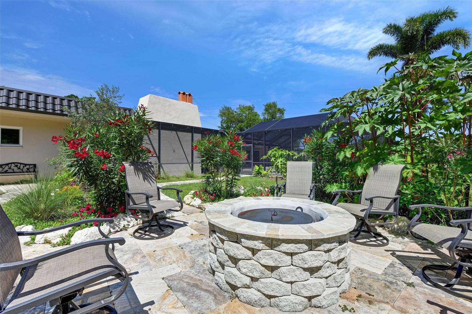 Listing photo id 68 for 1875 Belleair Road