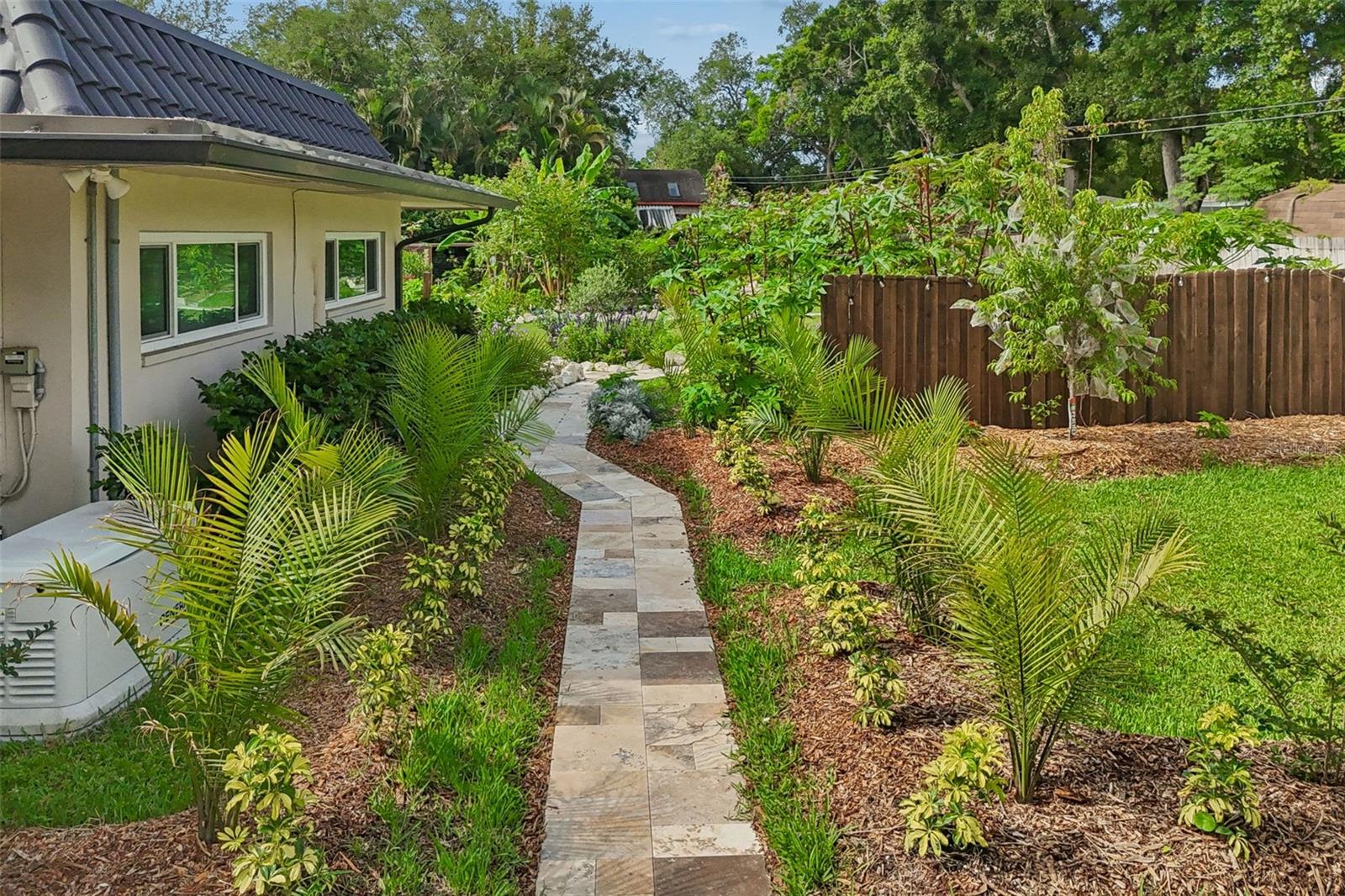 Listing photo id 69 for 1875 Belleair Road