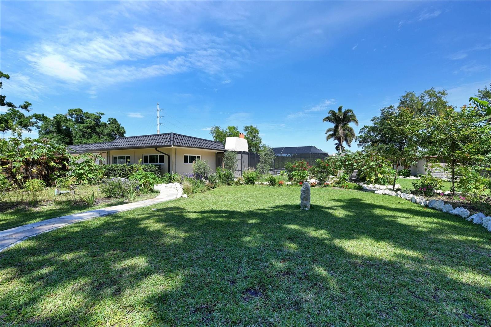Listing photo id 70 for 1875 Belleair Road