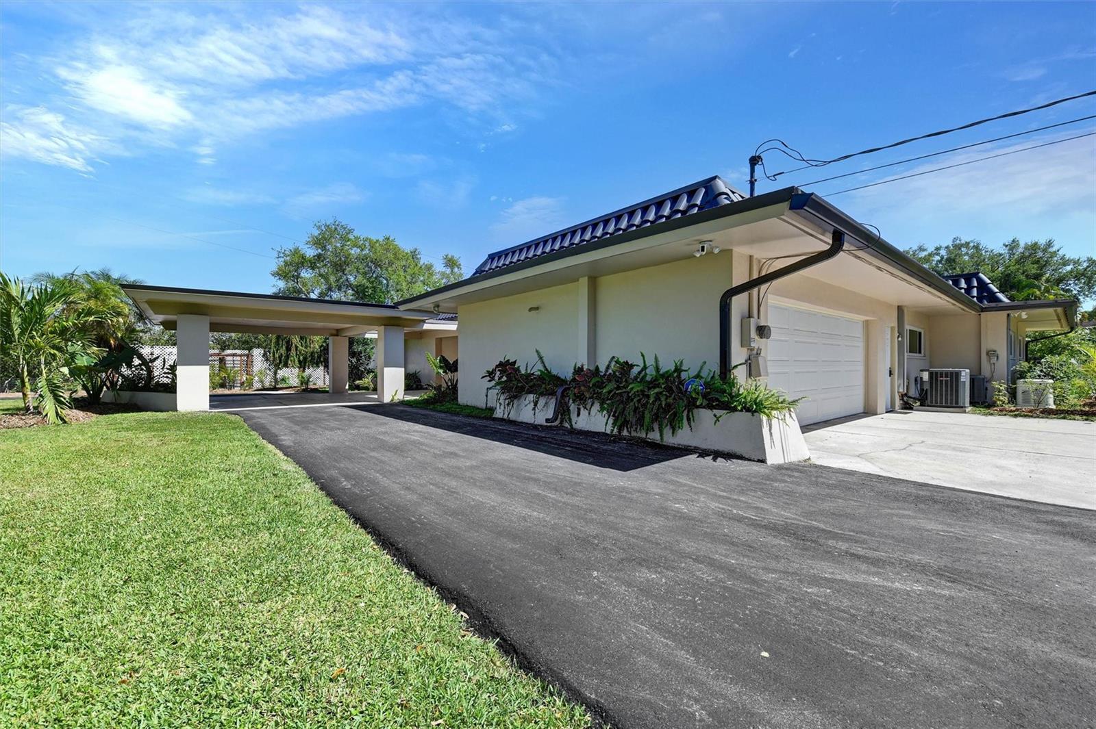 Listing photo id 71 for 1875 Belleair Road