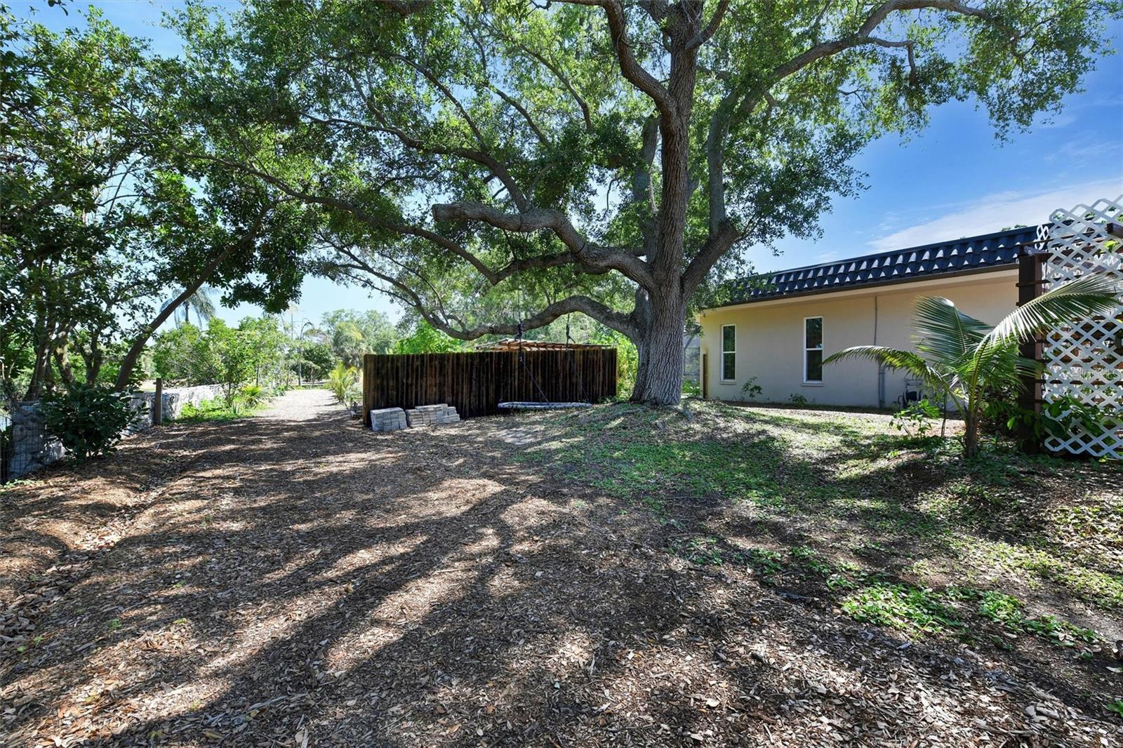 Listing photo id 72 for 1875 Belleair Road