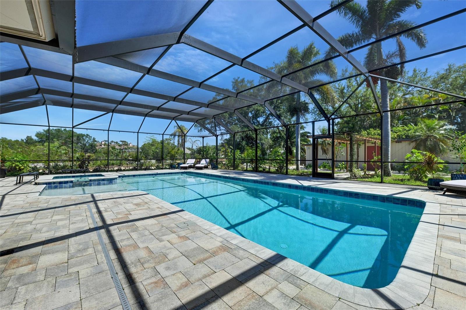Listing photo id 77 for 1875 Belleair Road