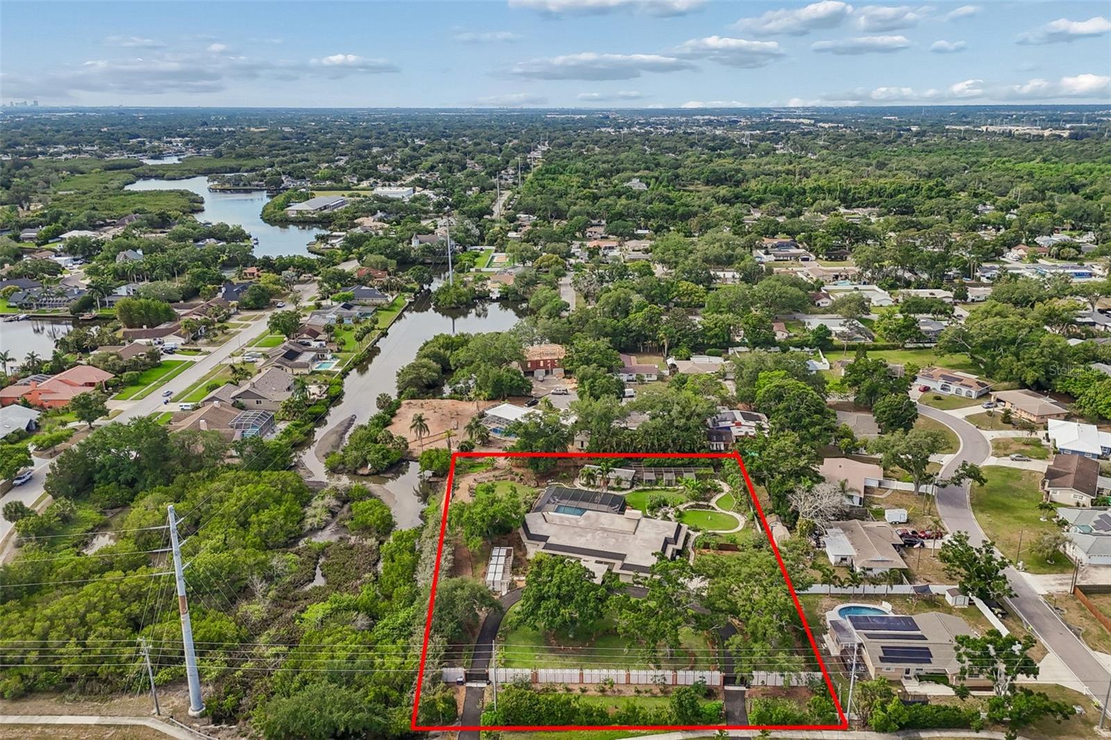 Listing photo id 6 for 1875 Belleair Road
